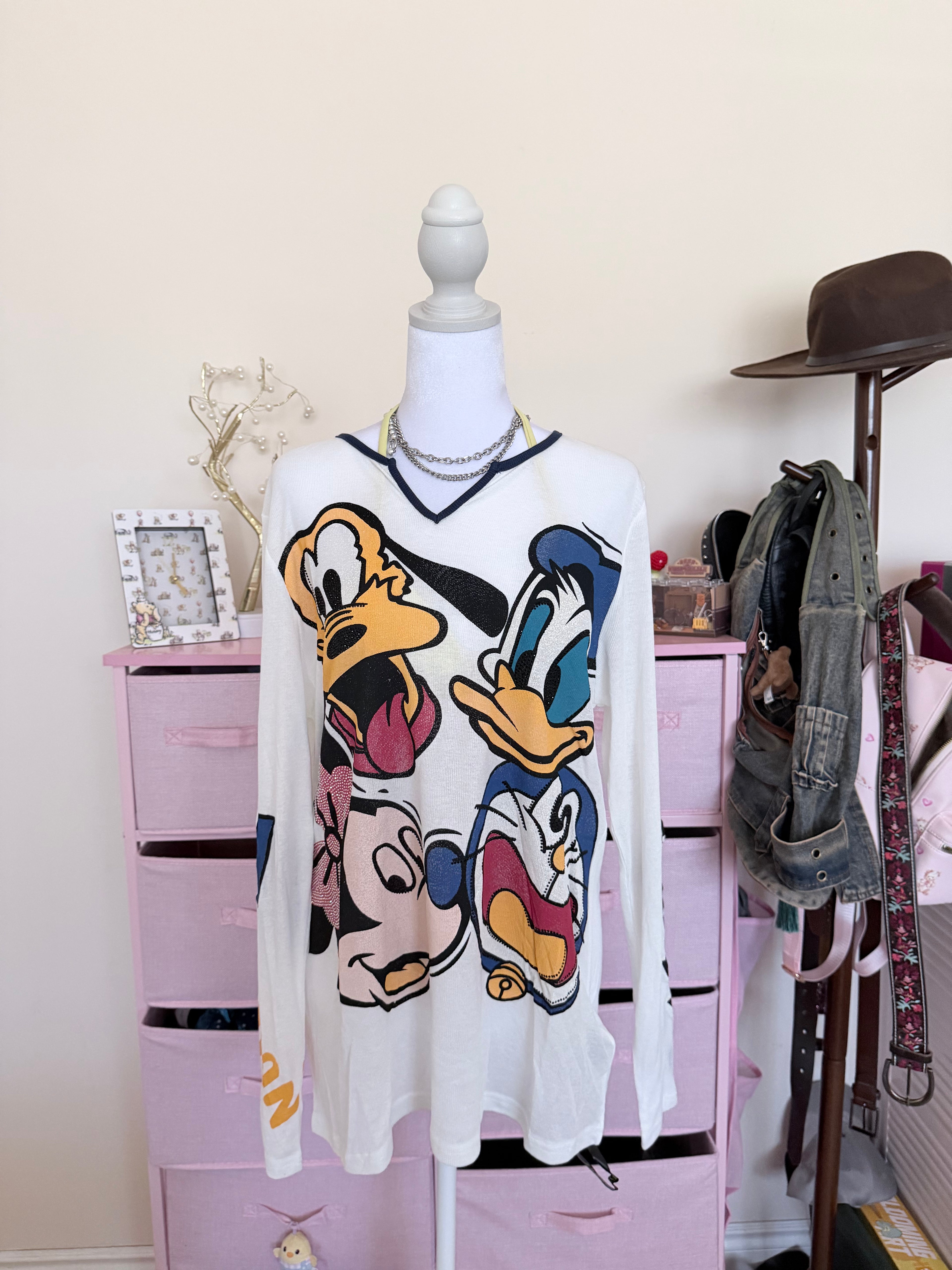 Sparkle Patch Graphic V-Neck Long Sleeve Top – White