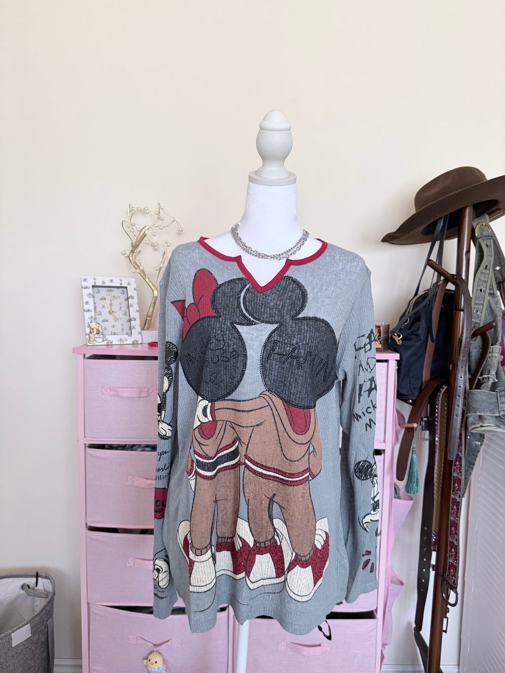 Women’s Vintage Cartoon Sequin Graphic Long Sleeve Top