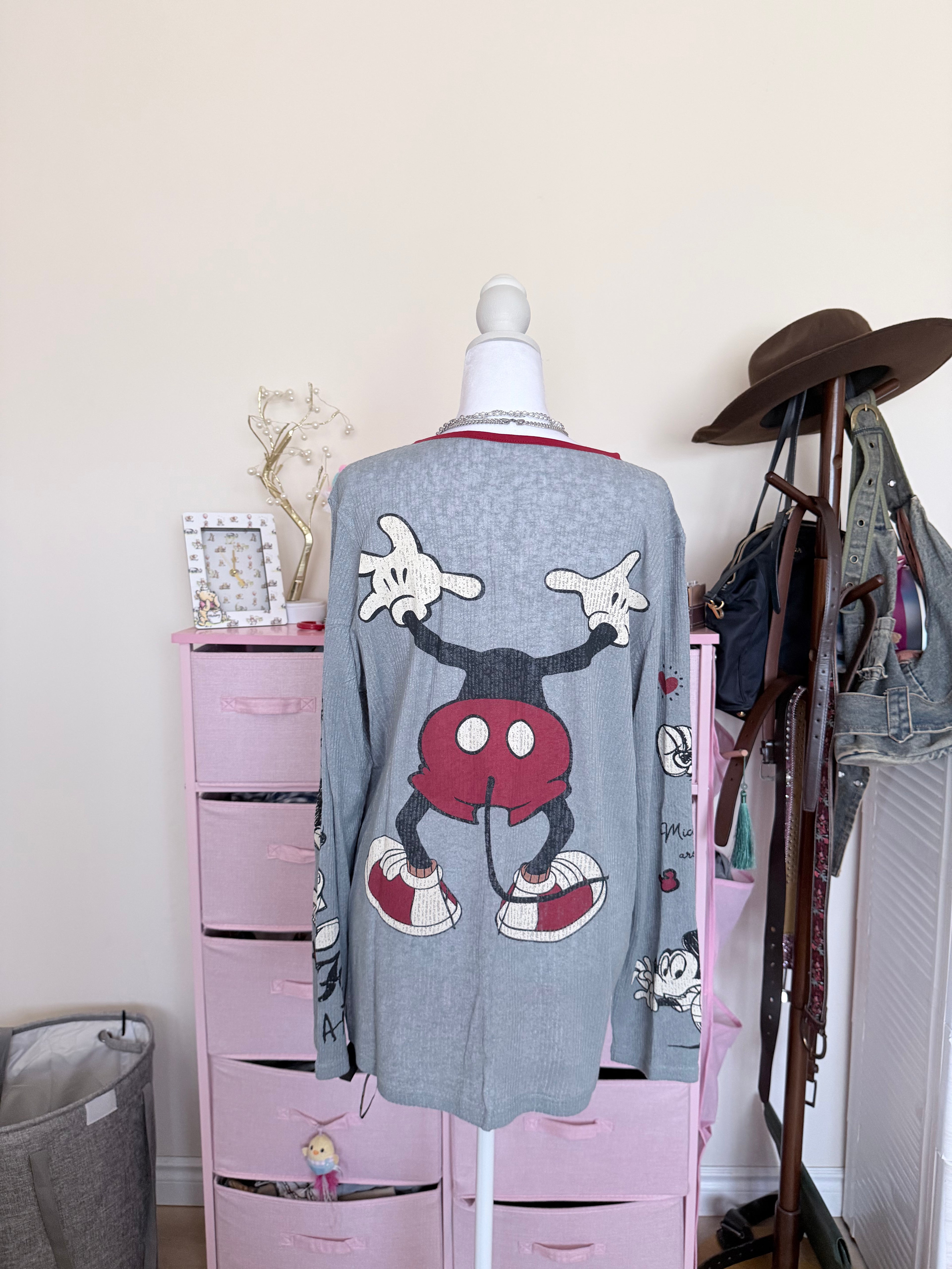 Women’s Vintage Cartoon Sequin Graphic Long Sleeve Top