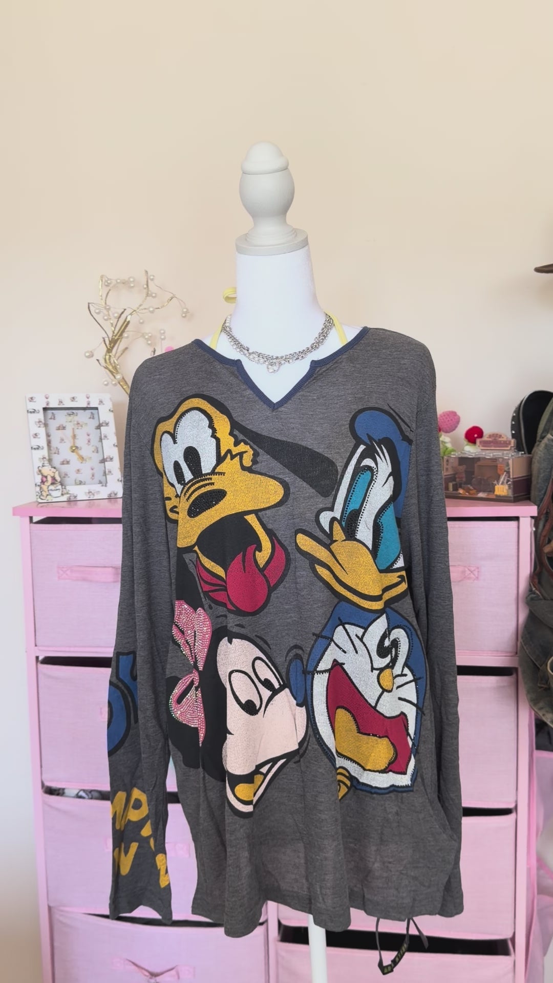 Vintage Cartoon Graphic V-Neck Long Sleeve Top – Grey