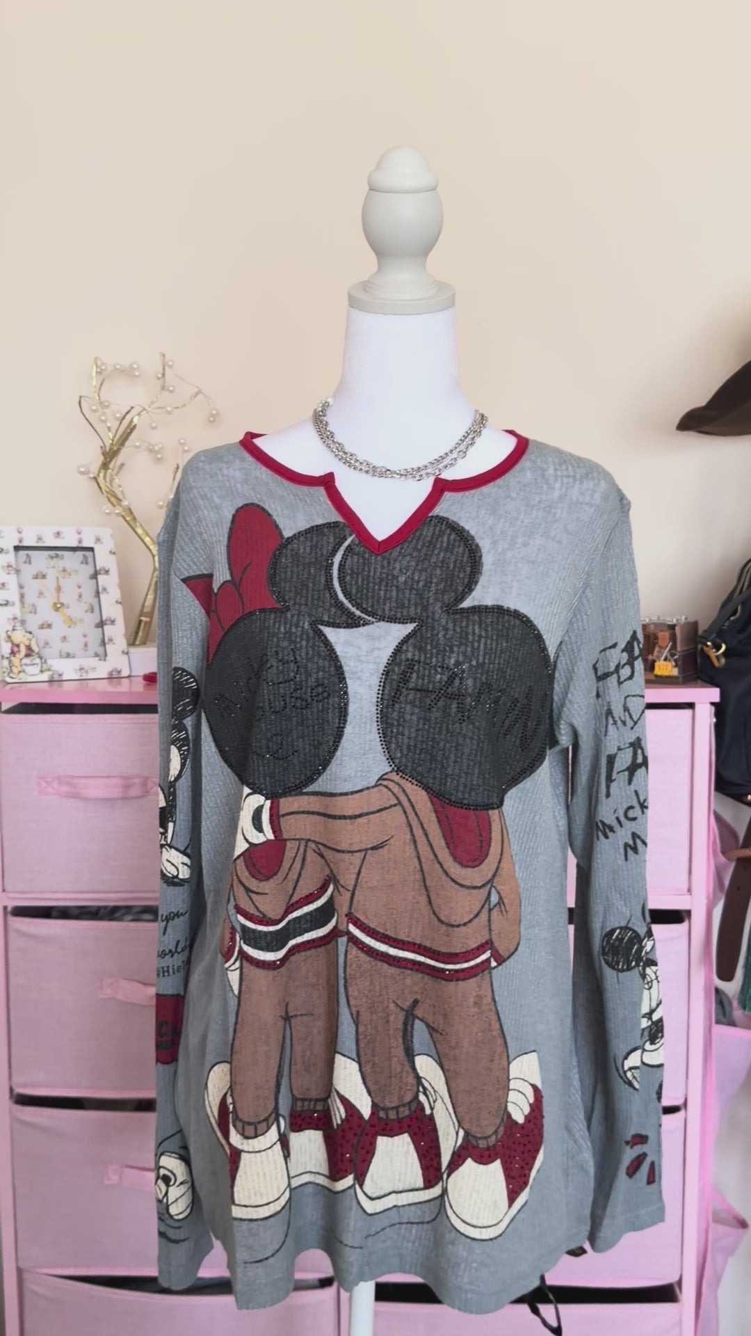 Women’s Vintage Cartoon Sequin Graphic Long Sleeve Top